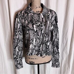 💚Lularoe Presley Moto jacket